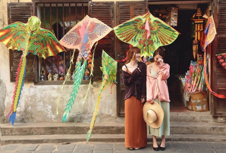 Ngày đầu năm, sao Việt khoe style gì khi ra phố? - Ảnh 7 Ngay dau nam, sao Viet khoe style gi khi ra pho? - Anh 7