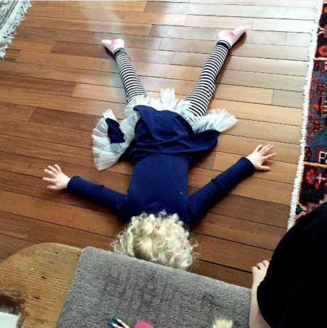 Nghin le mot ly do khoc loc, an va vo ly cua tre con - Anh 1