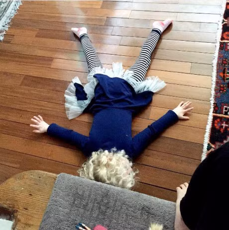 Nghin le mot ly do khoc loc, an va vo ly cua tre con - Anh 1