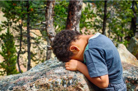 Nghin le mot ly do khoc loc, an va vo ly cua tre con - Anh 12