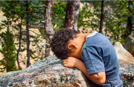 Nghin le mot ly do khoc loc, an va vo ly cua tre con - Anh 12