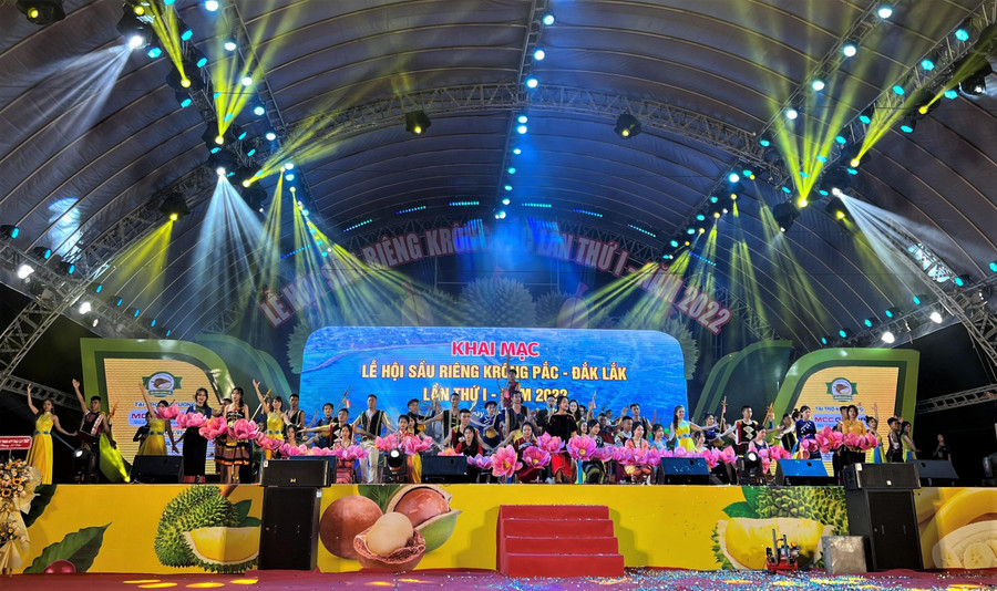 Văn nghệ chào mừng Lễ hội.