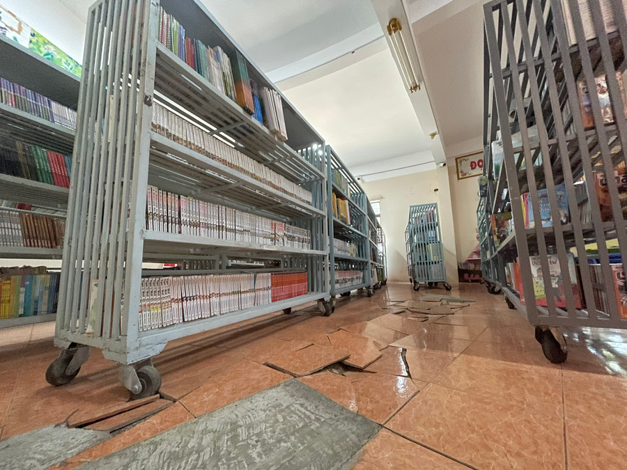 Trụ sở Thư viện tỉnh đã xây dựng lâu năm, nhiều hạng mục xuống cấp ảnh hưởng đến công tác phục vụ bạn đọc. Trụ sở Thư viện tỉnh đã xây dựng lâu năm, nhiều hạng mục xuống cấp ảnh hưởng đến công tác phục vụ bạn đọc.