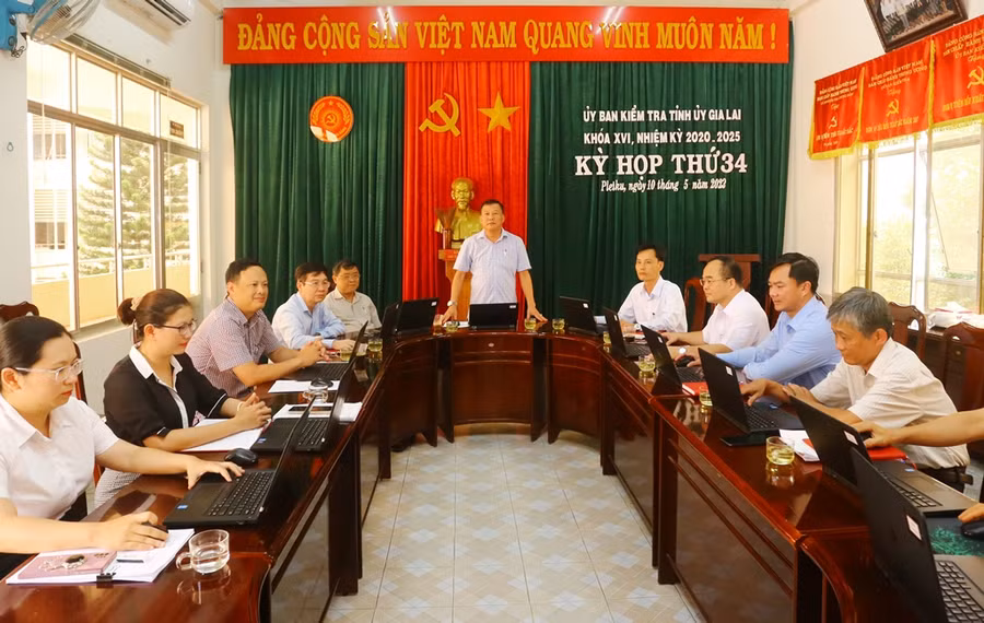 Kỳ họp lần thứ 34 đã xem xét, thi hành kỷ luật nhiều cán bộ. (Ảnh: Đăng Vũ).