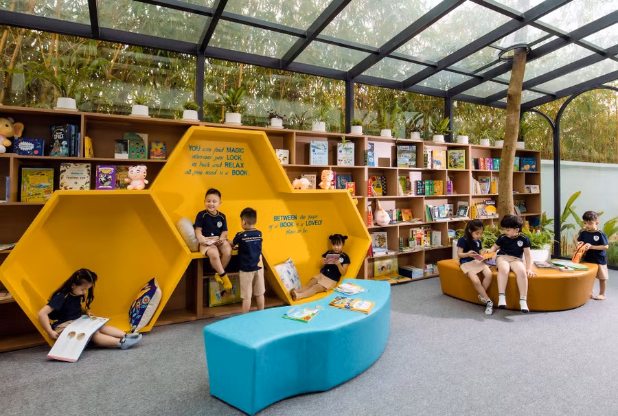 Thư viện, nơi trẻ được nuôi dưỡng tâm hồn, trí tuệ, chắp cánh cho những ước mơ bay cao. Thư viện, nơi trẻ được nuôi dưỡng tâm hồn, trí tuệ, chắp cánh cho những ước mơ bay cao.