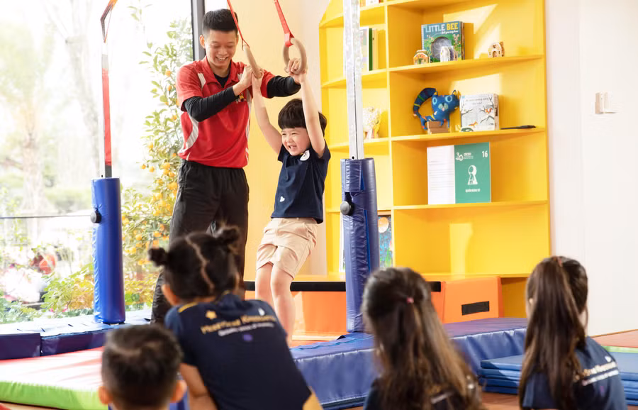 Rèn luyện thể chất luôn được chú trọng tại Trường mầm non song ngữ MerryStar. Rèn luyện thể chất luôn được chú trọng tại Trường mầm non song ngữ MerryStar.