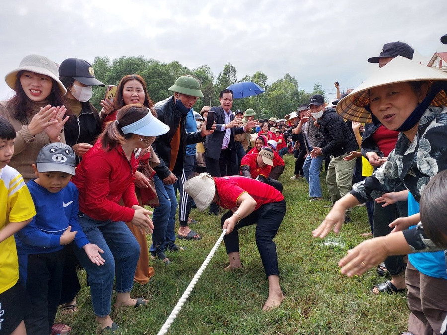 Ngày hội Biên phòng toàn dân thu hút đông đảo người dân đến tham gia.