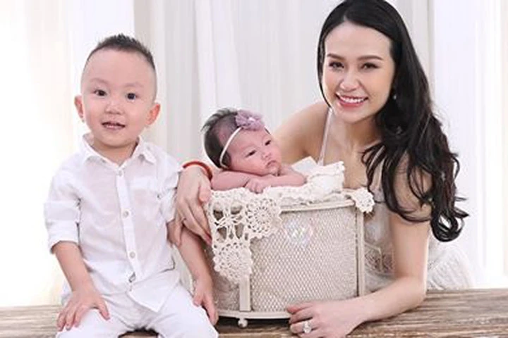 Tuấn Hưng lần đầu chia sẻ ảnh con gái mới sinh
