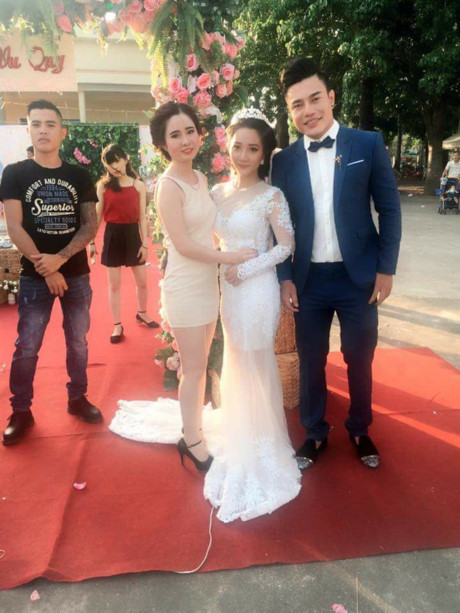 Quán quân Cười xuyên Việt Lê Dương Bảo Lâm bất ngờ đám cưới - Ảnh 9 Quan quan Cuoi xuyen Viet Le Duong Bao Lam bat ngo dam cuoi - Anh 9