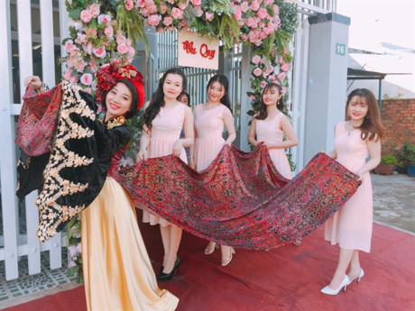 Quán quân Cười xuyên Việt Lê Dương Bảo Lâm bất ngờ đám cưới - Ảnh 5 Quan quan Cuoi xuyen Viet Le Duong Bao Lam bat ngo dam cuoi - Anh 5