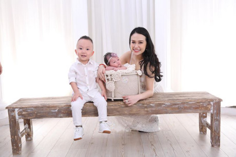 Tuấn Hưng lần đầu chia sẻ ảnh con gái mới sinh - Ảnh 1 Tuan Hung lan dau chia se anh con gai moi sinh - Anh 1