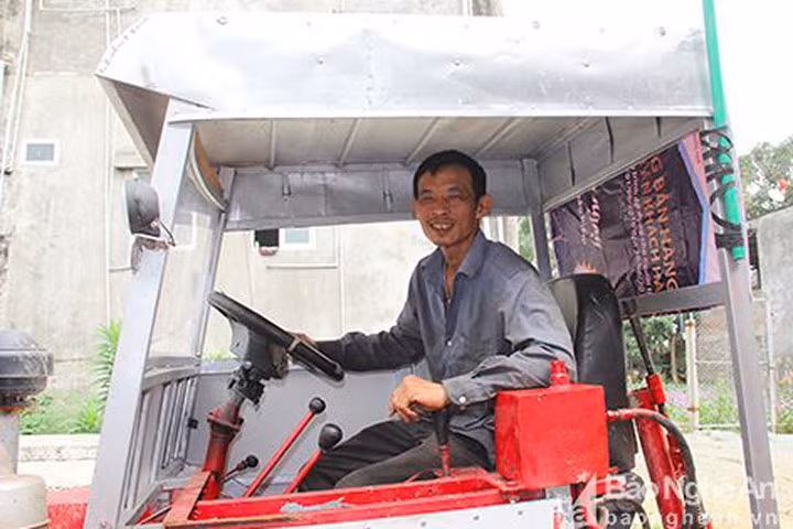 Máy cày tự chế đa năng của anh nông dân "7 ngón"