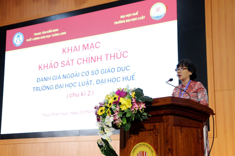 PGS.TS Đỗ Thị Thúy Hằng, Kiểm định viên Trung tâm Kiểm định chất lượng giáo dục Thăng Long, Thư ký đoàn đánh giá công bố quyết định thành lập Đoàn đánh giá ngoài chu kỳ 2. (Ảnh: Đại Dương) PGS.TS Đỗ Thị Thúy Hằng, Kiểm định viên Trung tâm Kiểm định chất lượng giáo dục Thăng Long, Thư ký đoàn đánh giá công bố quyết định thành lập Đoàn đánh giá ngoài chu kỳ 2. (Ảnh: Đại Dương)