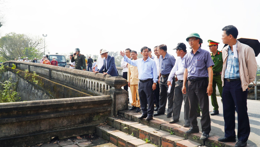 Sẽ có phương án thi tuyển kiến trúc đối với cầu gỗ bắt vào thành nội ở khu vực cổng thành Cửa Ngăn. Sẽ có phương án thi tuyển kiến trúc đối với cầu gỗ bắt vào thành nội ở khu vực cổng thành Cửa Ngăn.