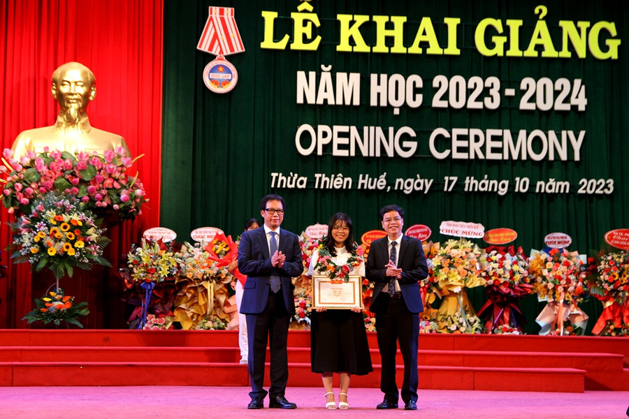 Á khoa ĐH Huế là Thủ khoa Trường ĐH Sư phạm thành viên.