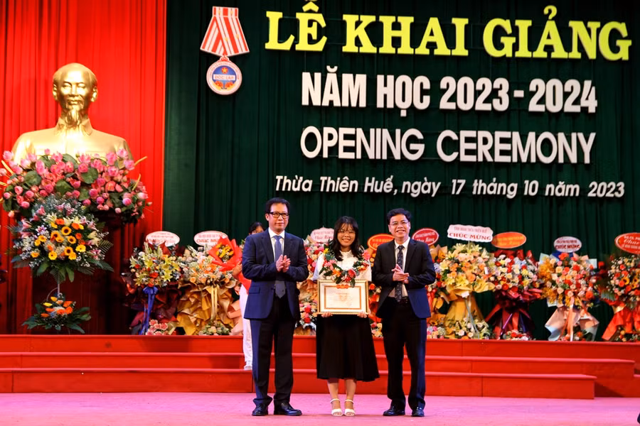 Á khoa ĐH Huế là Thủ khoa Trường ĐH Sư phạm thành viên.