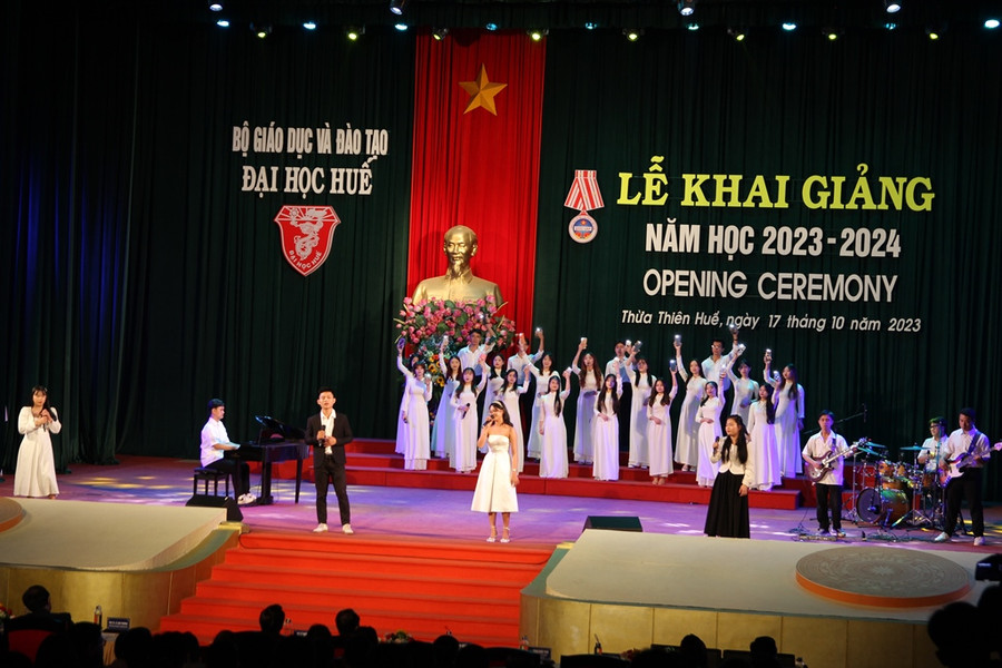 Những màn văn nghệ hấp dẫn, ấn tượng.