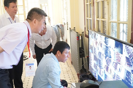 Đoàn công tác số 4 kiểm tra tại một số điểm thi tại tỉnh Thừa Thiên - Huế. Đoàn công tác số 4 kiểm tra tại một số điểm thi tại tỉnh Thừa Thiên - Huế.