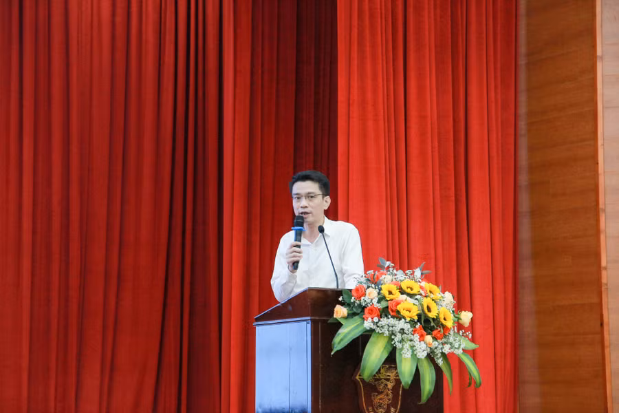 Đại diện Vụ KH&CN trình bày tham luận tại hội thảo với chủ đề: "Nghị quyết số 36-NQ/TW của Bộ Chính trị về phát triển và ứng dụng CNSH phục vụ phát triển bền vững đất nước trong tình hình mới".