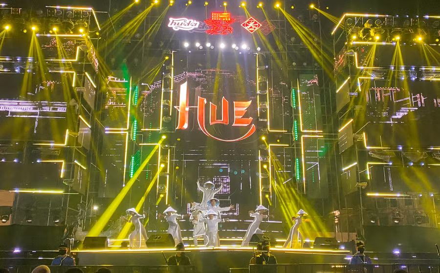 Thừa Thiên - Huế phấn đấu sẽ lên Thành phố trực thuộc Trung ương trước năm 2025. Thừa Thiên - Huế phấn đấu sẽ lên Thành phố trực thuộc Trung ương trước năm 2025.