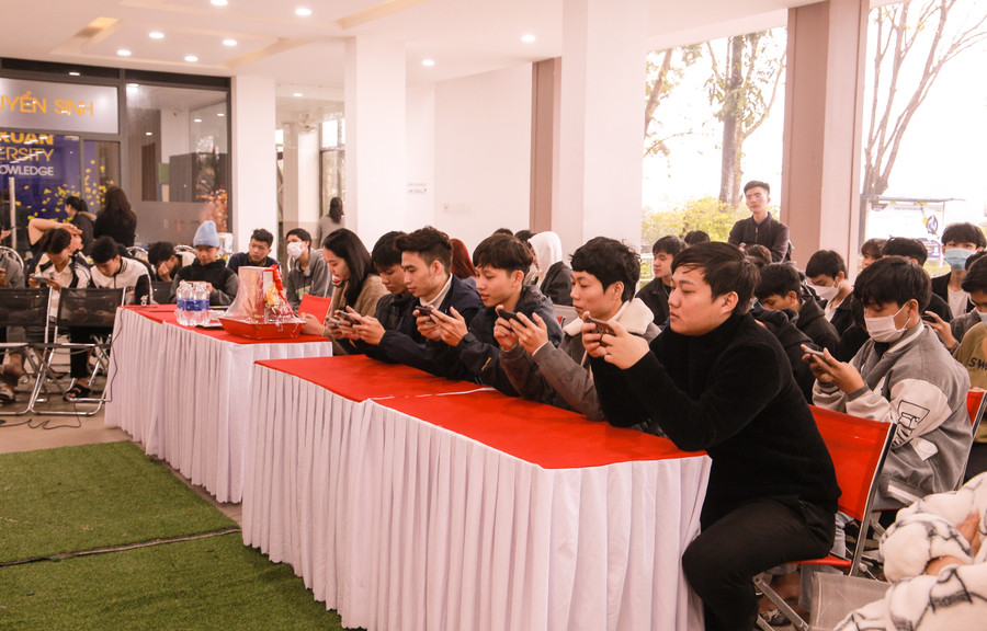 Các đội tham gia thi đấu loại trực tiếp để chọn ra 2 đội vào vòng chung kết.