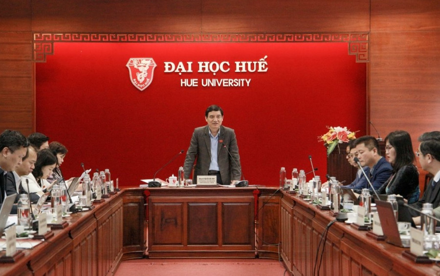 Ông Nguyễn Đắc Vinh - Chủ nhiệm Ủy ban Văn hóa, Giáo dục Quốc hội khóa XV - Trưởng Đoàn công tác chủ trì buổi làm việc.