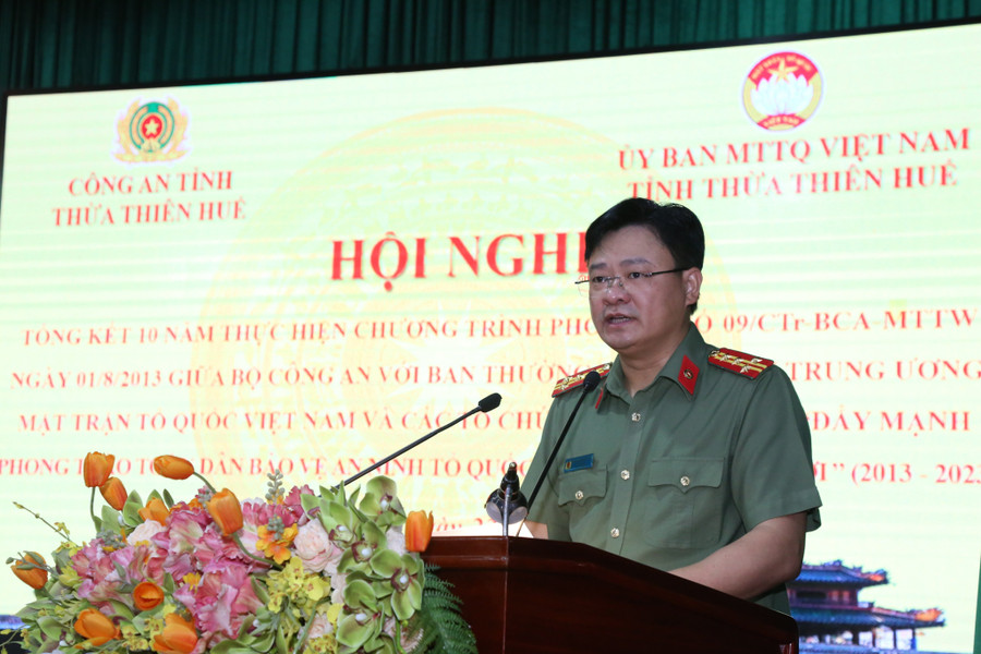 Đại tá Nguyễn Thanh Tuấn - Giám đốc Công an tỉnh Thừa Thiên - Huế biểu dương các cá nhân, tập thể tham gia phong trào toàn dân bảo vệ an ninh tổ quốc trong tình hình mới. Đại tá Nguyễn Thanh Tuấn - Giám đốc Công an tỉnh Thừa Thiên - Huế biểu dương các cá nhân, tập thể tham gia phong trào toàn dân bảo vệ an ninh tổ quốc trong tình hình mới.