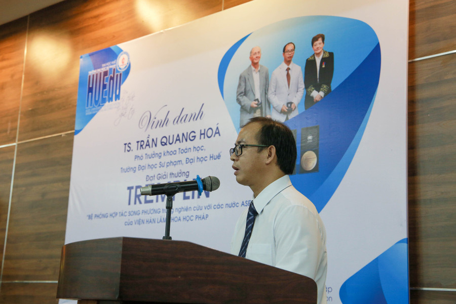 TS Trần Quang Hóa chia sẻ cảm xúc tại buổi vinh danh. TS Trần Quang Hóa chia sẻ cảm xúc tại buổi vinh danh.