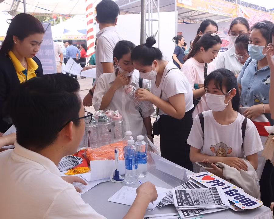 Không khí phấn khởi tại Ngày hội việc làm.