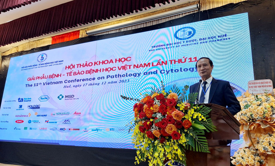 PGS.TS Trịnh Tuấn Dũng, Chủ tịch Hội Giải phẫu bệnh – Tế bào bệnh học Việt Nam phát biểu. PGS.TS Trịnh Tuấn Dũng, Chủ tịch Hội Giải phẫu bệnh – Tế bào bệnh học Việt Nam phát biểu.