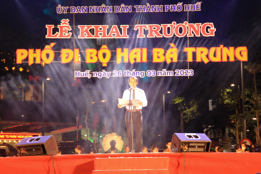 Ông Võ Lê Nhật - Chủ tịch UBND TP Huế phát biểu tại Lễ khai trương Phố đi bộ.