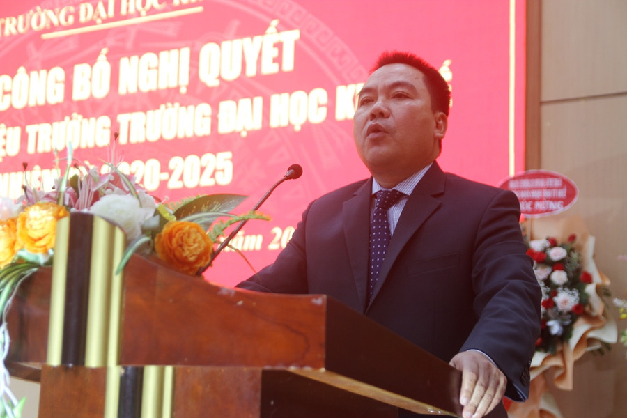 Tân Hiệu trưởng Đại học Kinh tế, Đại học Huế nhiệm kỳ 2020-2025 - PGS.TS Trương Tấn Quân phát biểu nhận nhiệm vụ mới. (Ảnh: Đại Dương) Tân Hiệu trưởng Đại học Kinh tế, Đại học Huế nhiệm kỳ 2020-2025 - PGS.TS Trương Tấn Quân phát biểu nhận nhiệm vụ mới. (Ảnh: Đại Dương)