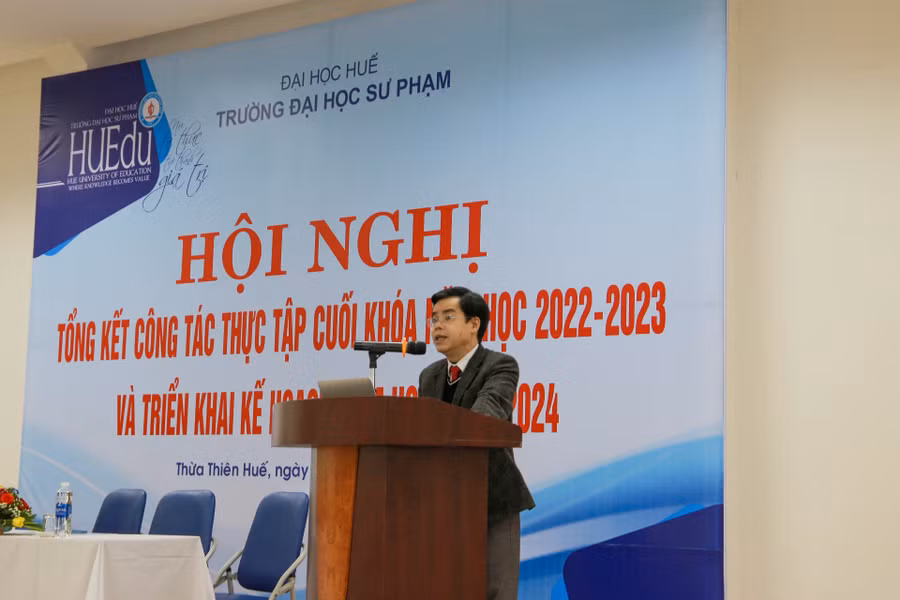 PGS.TS Nguyễn Thành Nhân – Hiệu trưởng Trường ĐH Sư phạm, ĐH Huế phát biểu tại hội nghị.