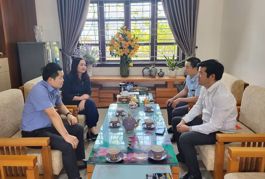 Văn phòng Báo GD&amp;TĐ làm việc với bà Lê Thị Hương - Giám đốc Sở GD&amp;ĐT tỉnh Quảng Trị. (Ảnh: Đặng Tài).