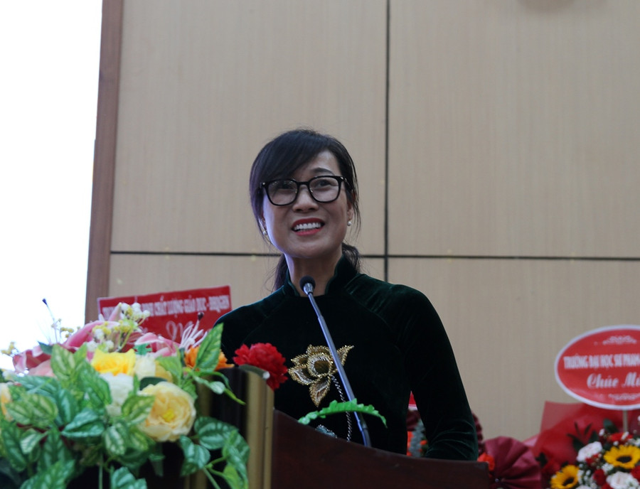 TS Tạ Thị Thu Hiền, Giám đốc Trung tâm Kiểm định chất lượng giáo dục – ĐH Quốc gia Hà Nội chúc mừng và đánh giá cao kết quả của Trường ĐH Kinh tế, ĐH Huế trong hoạt động bảo đảm, kiểm định chất lượng giáo dục.