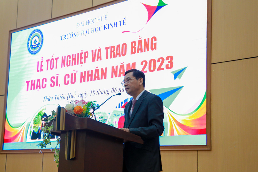 PGS.TS Trần Văn Hòa – Hiệu trưởng Trường ĐH Kinh tế, ĐH Huế phát biểu. PGS.TS Trần Văn Hòa – Hiệu trưởng Trường ĐH Kinh tế, ĐH Huế phát biểu.