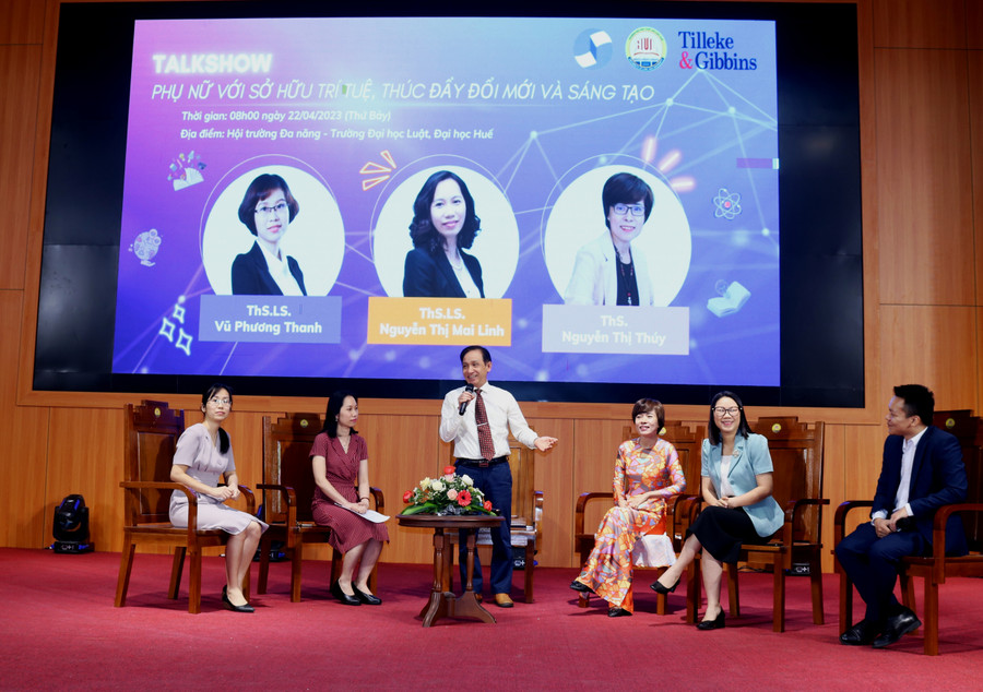 Phần Talkshow sau lễ ký kết đã cung cấp nhiều kiến thức bổ ích cho các em sinh viên Trường ĐH Luật, ĐH Huế (Ảnh: Đức Long).