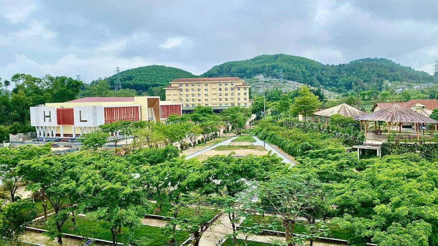 Khuôn viên rộng lớn, thoáng mát với nhiều trang cơ sở vật chất, phòng học, thực hành hiện đại tại Trường Đại học Luật, Đại học Huế, tỉnh Thừa Thiên – Huế. Khuôn viên rộng lớn, thoáng mát với nhiều trang cơ sở vật chất, phòng học, thực hành hiện đại tại Trường Đại học Luật, Đại học Huế, tỉnh Thừa Thiên – Huế.