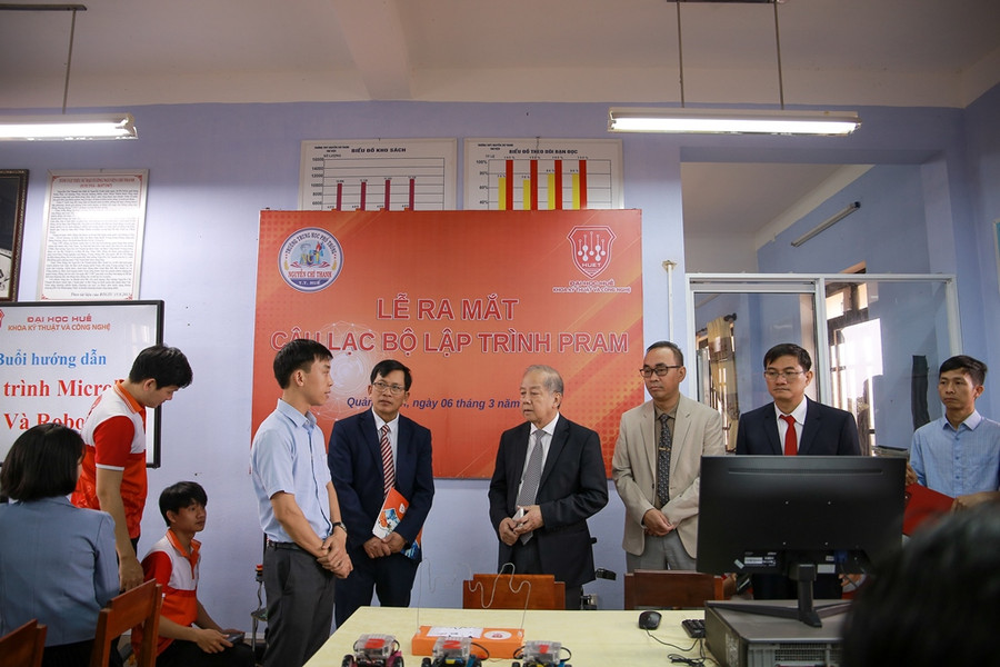 Giới thiệu tại Lễ ra mắt CLB lập trình Pram. Giới thiệu tại Lễ ra mắt CLB lập trình Pram.