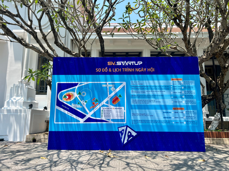 Sân trụ sở chính Đại học Huế số 3 đường Lê Lợi.