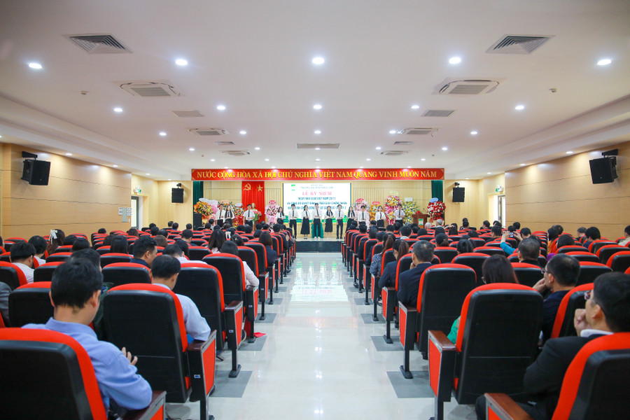 Buổi lễ có sự tham gia của đại diện Trung tâm kiểm định chất lượng giáo dục (ĐH Quốc gia Hà Nội), đại diện ĐH Huế, các thầy, cô nguyên là lãnh đạo ĐH Huế, nguyên là lãnh đạo Trường ĐH Nông lâm.