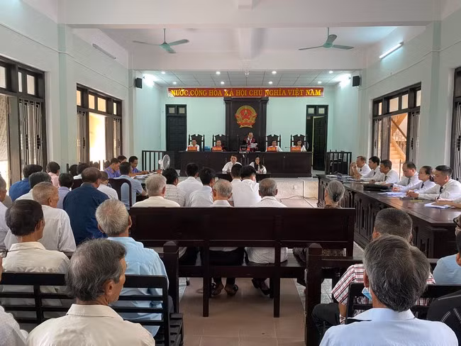 Nhiều bị cáo đã nhận các bản án đúng người đúng tội (Ảnh: N.M).