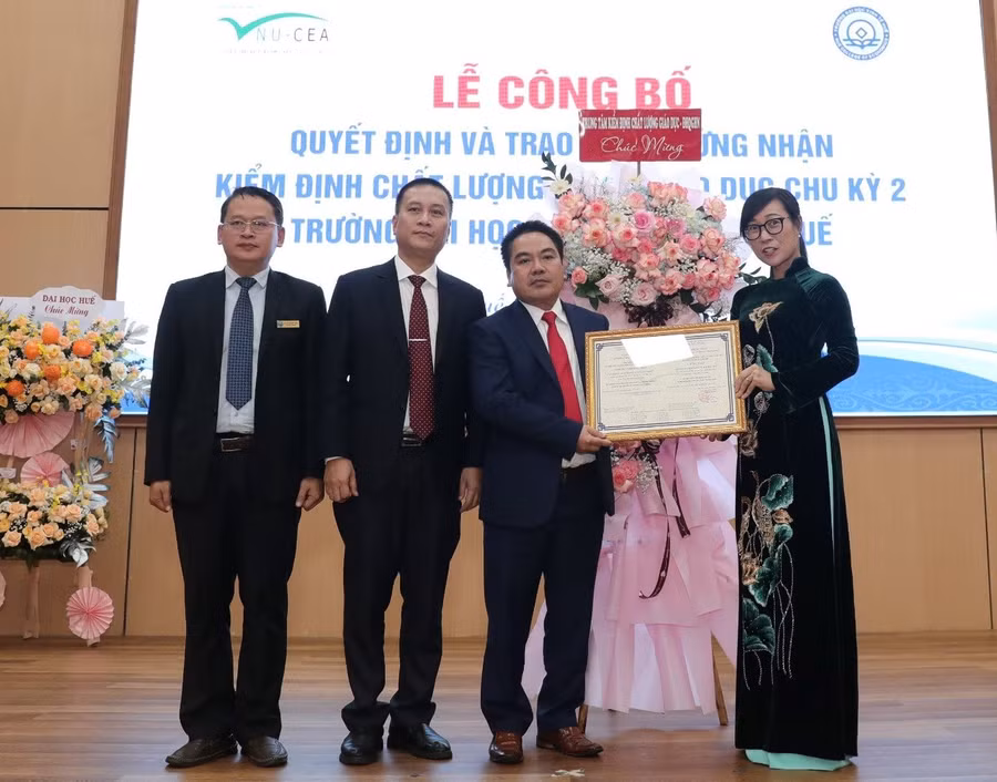 Trường ĐH Kinh tế, ĐH Huế đạt tiêu chuẩn chất lượng giáo dục với kết quả tỷ lệ tiêu chí đạt là 87,39 % và tỷ lệ phiếu tán đồng 100% trong hội đồng thẩm định.