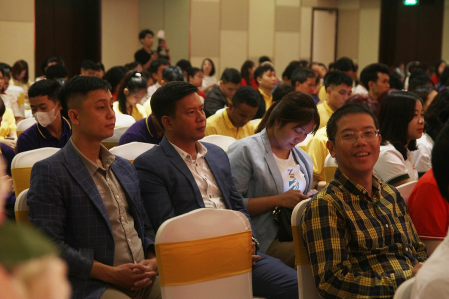 Khá nhiều các cựu sinh viên Trường Đại học Phú Xuân đã thành đạt trên nhiều lĩnh vực. Khá nhiều các cựu sinh viên Trường Đại học Phú Xuân đã thành đạt trên nhiều lĩnh vực.