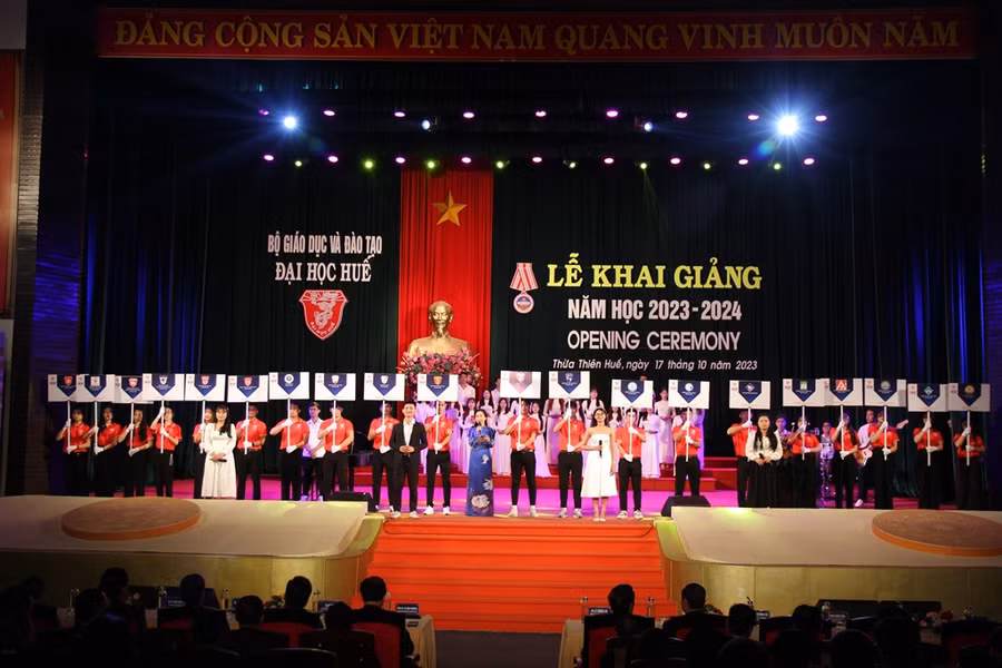 Sự thống nhất, đoàn kết của toàn ĐH Huế được thể hiện rõ ở buổi lễ khai giảng năm học mới 2023-2024.