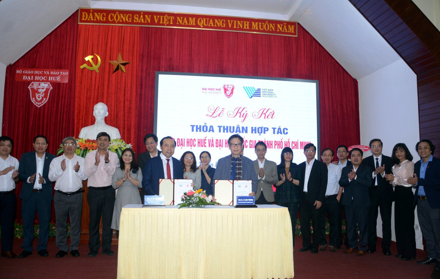Việc hợp tác giữa ĐH Huế và ĐH Quốc gia TP Hồ Chí Minh sẽ giúp phát triển nhiều lĩnh vực như quản trị đại học, đào tạo, nghiên cứu khoa học và chuyển giao công nghệ... giữa 2 đơn vị. Việc hợp tác giữa ĐH Huế và ĐH Quốc gia TP Hồ Chí Minh sẽ giúp phát triển nhiều lĩnh vực như quản trị đại học, đào tạo, nghiên cứu khoa học và chuyển giao công nghệ... giữa 2 đơn vị.