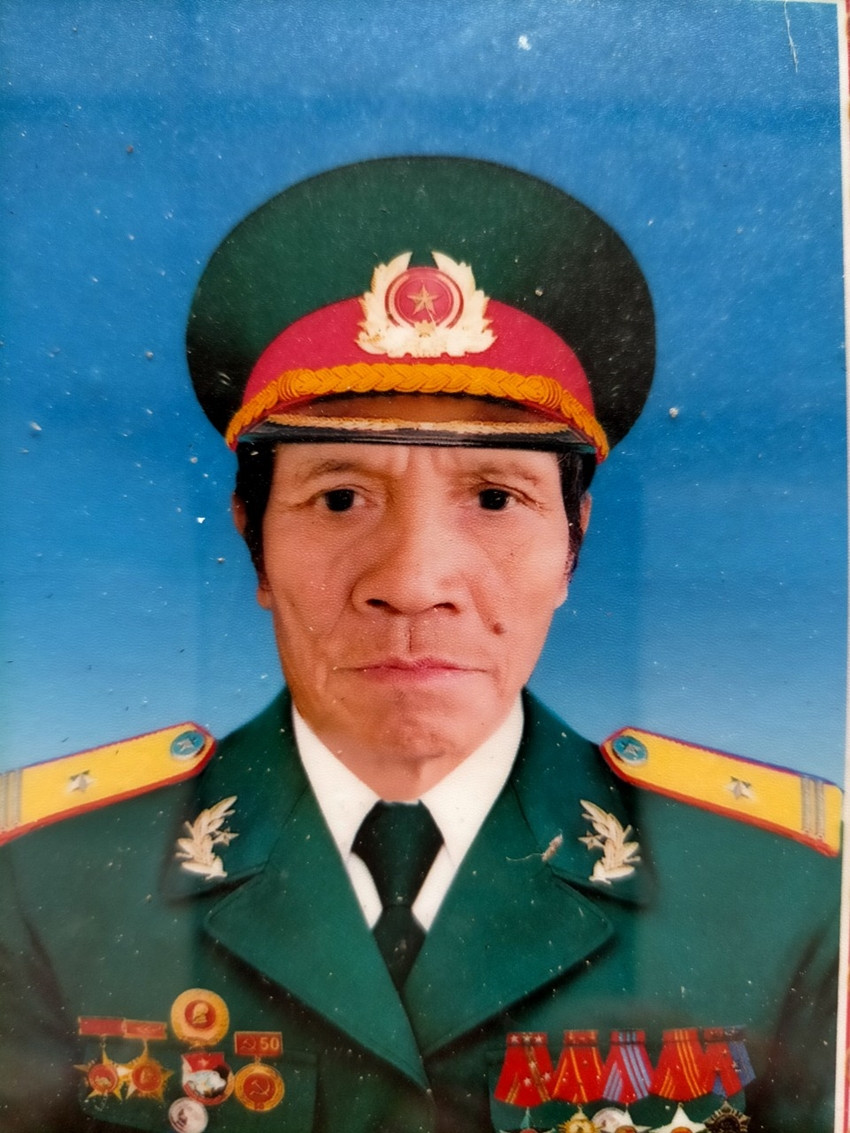 Anh hùng Lực lượng vũ trang Nhân dân Hồ A Nun được xem là một trong những người gùi vũ khí, đạn dược, lương thực lớn nhất thời kỳ kháng chiến chống Mỹ (Ảnh: tư liệu). Anh hùng Lực lượng vũ trang Nhân dân Hồ A Nun được xem là một trong những người gùi vũ khí, đạn dược, lương thực lớn nhất thời kỳ kháng chiến chống Mỹ (Ảnh: tư liệu).