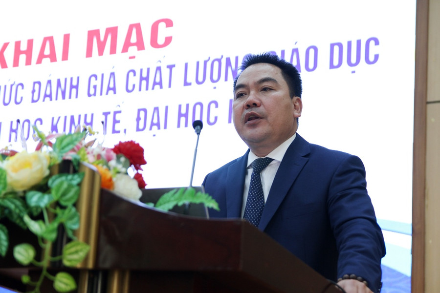 PGS.TS Trương Tấn Quân, Hiệu trưởng ĐH Kinh tế, ĐH Huế phát biểu khai mạc. PGS.TS Trương Tấn Quân, Hiệu trưởng ĐH Kinh tế, ĐH Huế phát biểu khai mạc.