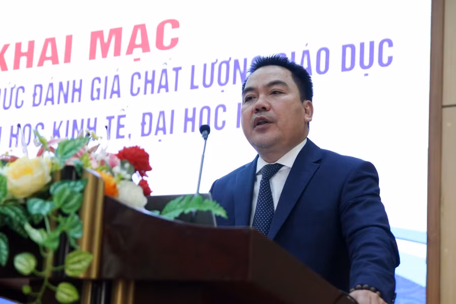 PGS.TS Trương Tấn Quân, Hiệu trưởng ĐH Kinh tế, ĐH Huế phát biểu khai mạc.