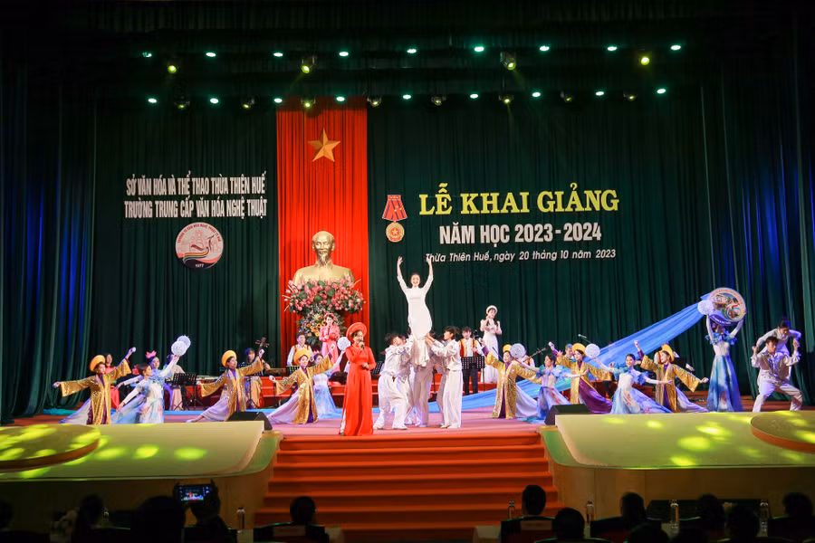 Lễ khai giảng năm học mới 2023-2024 của Trường Trung cấp Văn hóa nghệ thuật tỉnh Thừa Thiên - Huế.
